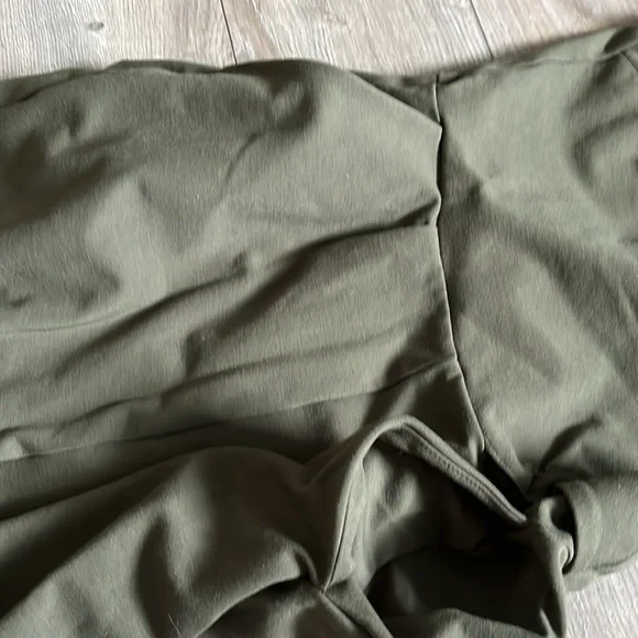 Liz Claiborne Green V-Neck Jumpsuit - Picture 15 of 15